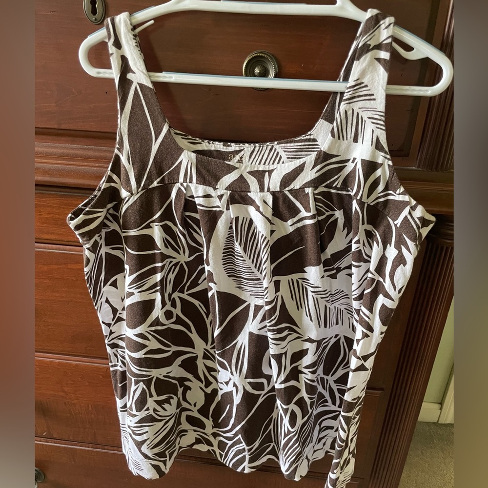 a.n.a Brown/White Tropical Pattern tank size XL